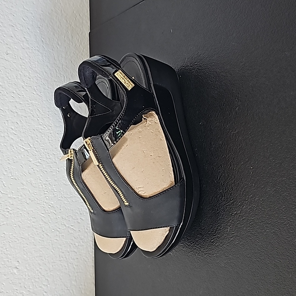 NEW! Kenneth Cole Reaction Pepea Zip Wedge Black Sandals Women's Size 9